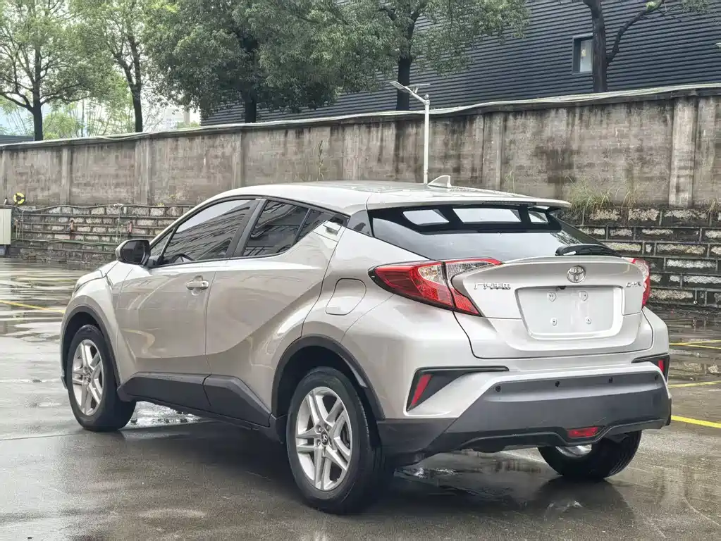 Toyota C-HR 2022 — фото 12