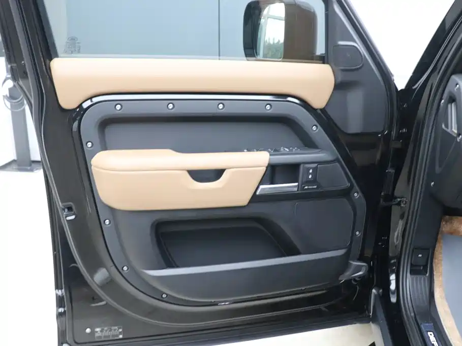 Land Rover Defender 2025 — фото 10