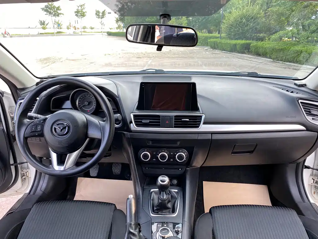 Mazda 3 Axela 2016