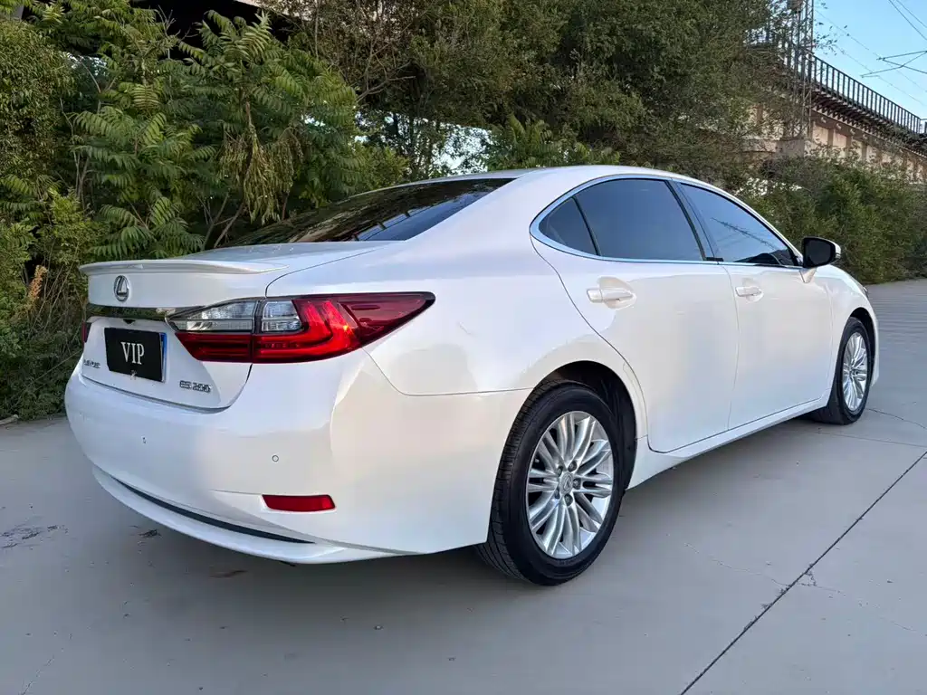 Lexus ES 2016 — фото 7