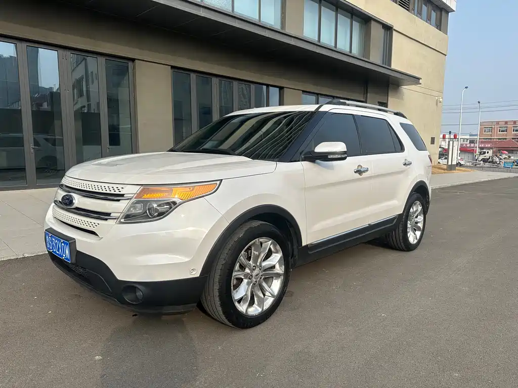 Ford Explorer 2013 — фото 1