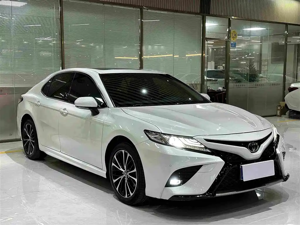 Toyota Camry 2021 — фото 3