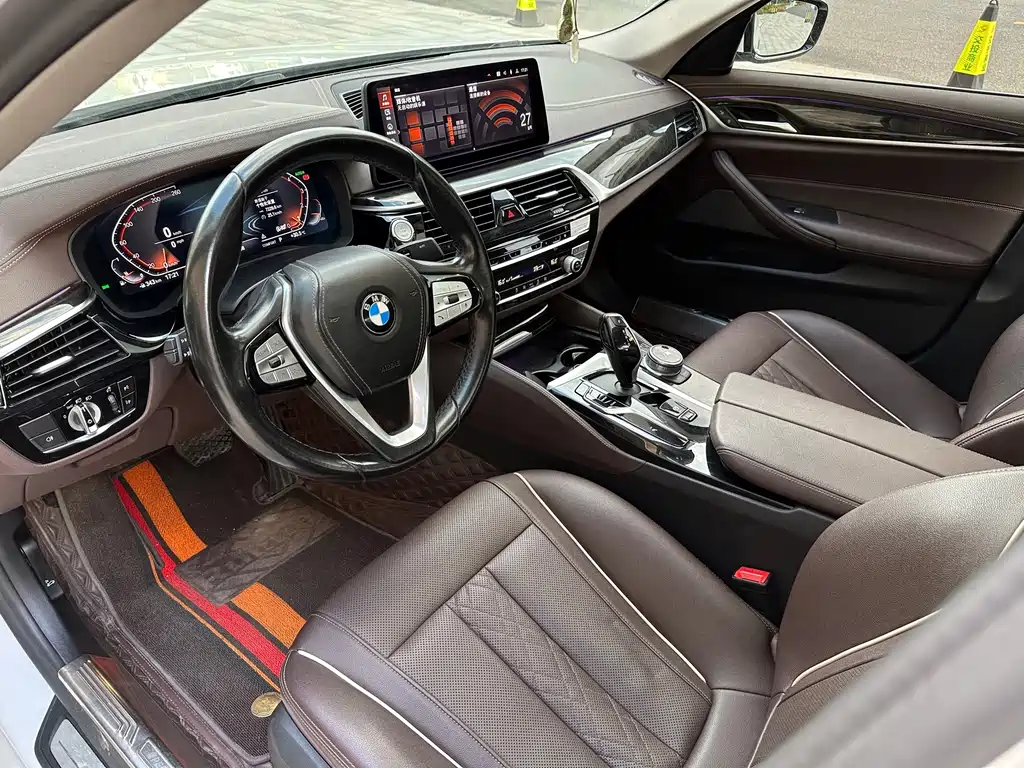BMW 5 Series 2021 — фото 9