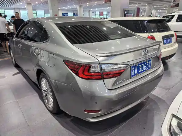 Lexus ES 2017
