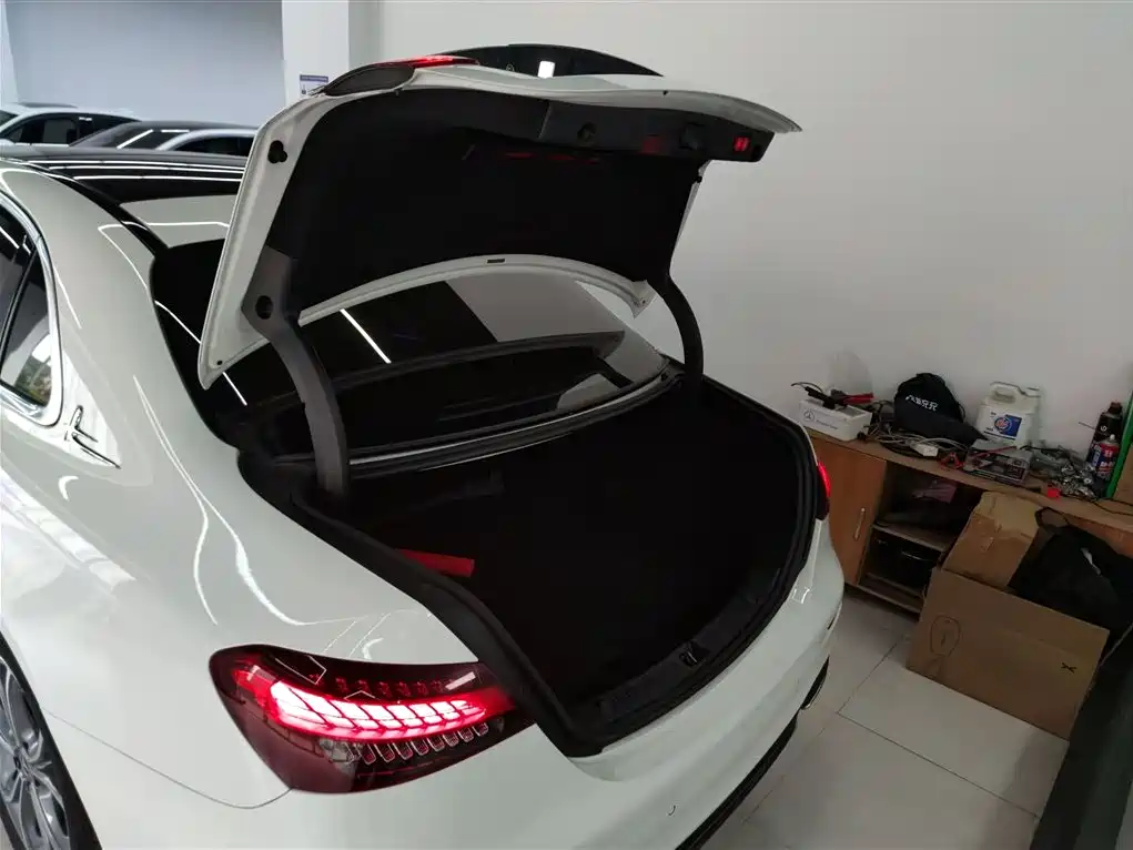 Mercedes-Benz E-Class 2023 — фото 15