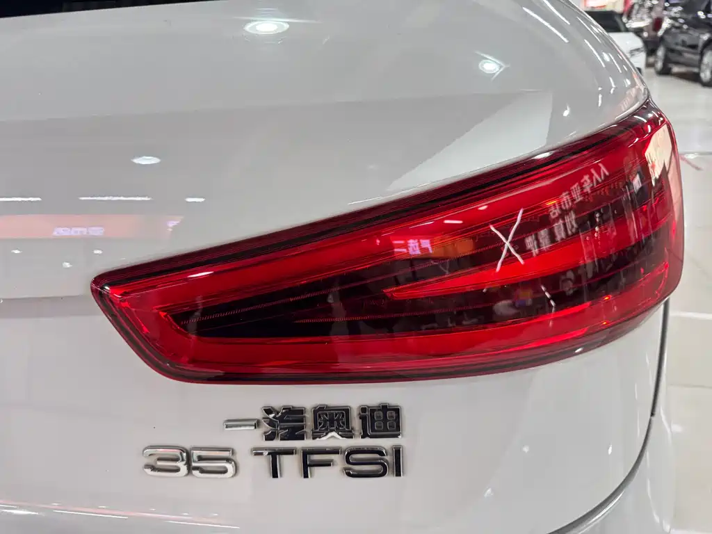 Audi Q3 2015 — фото 22