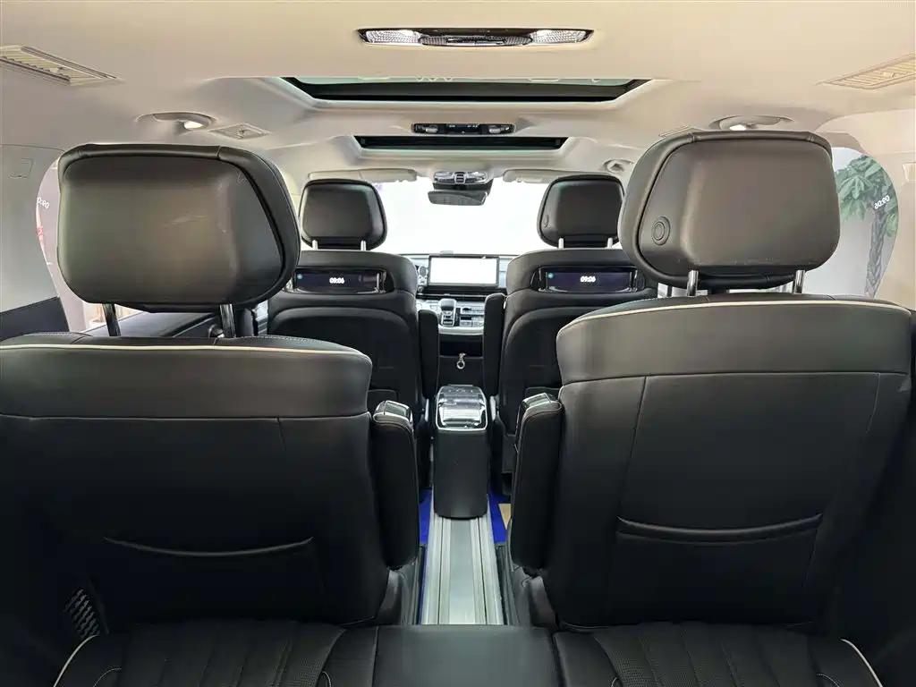 Roewe iMAX8 2023 — фото 15