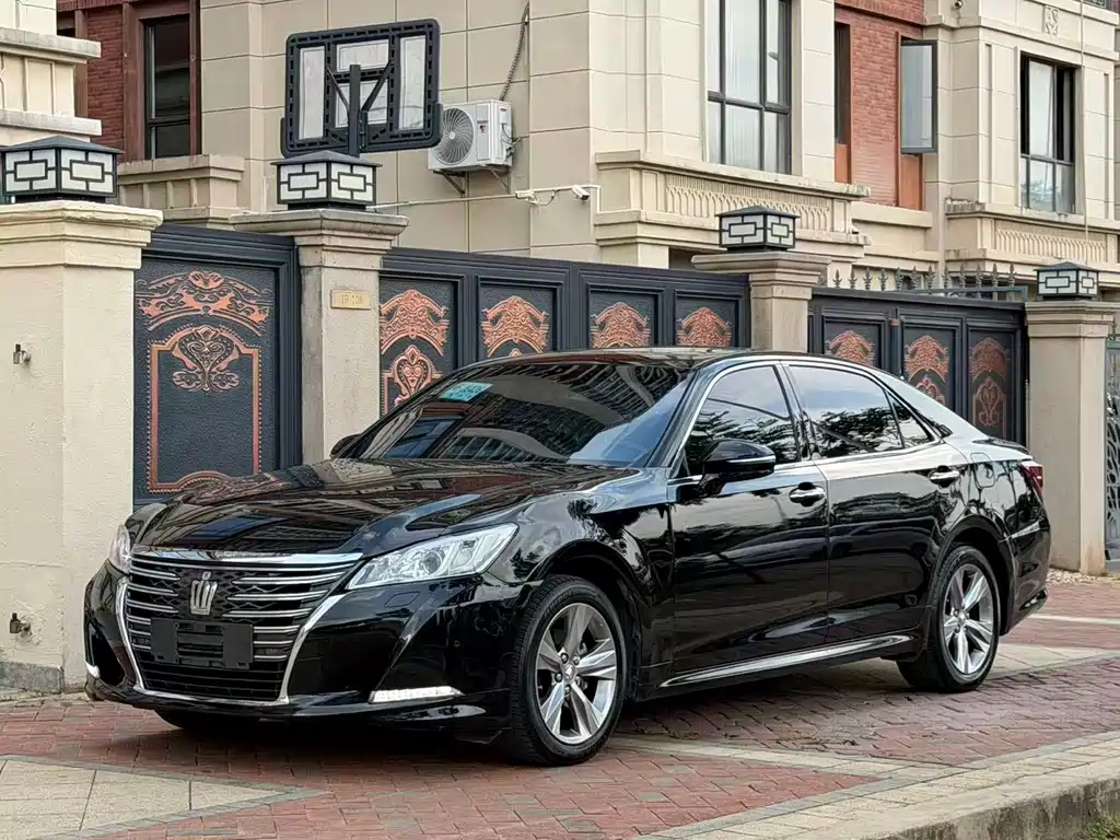 Toyota Crown 2016