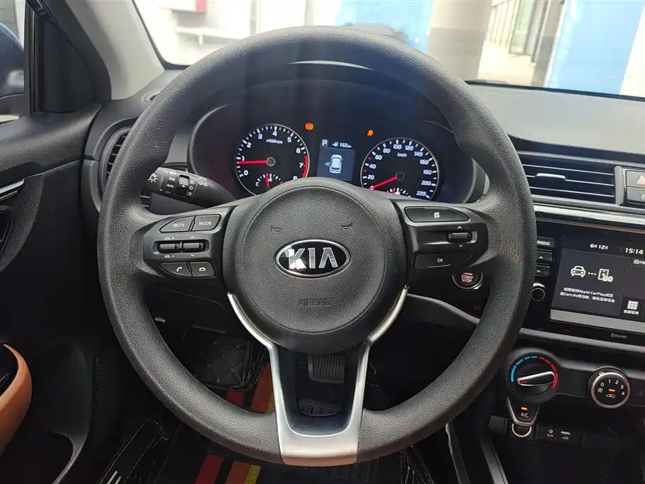 Kia KX Cross 2018 — фото 15