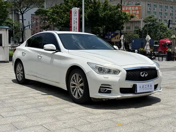 Infiniti Q50 2015