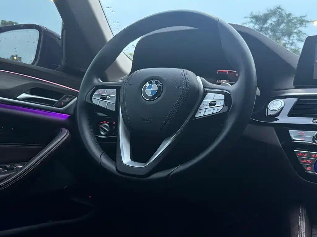 BMW 5 Series 2020 — фото 10