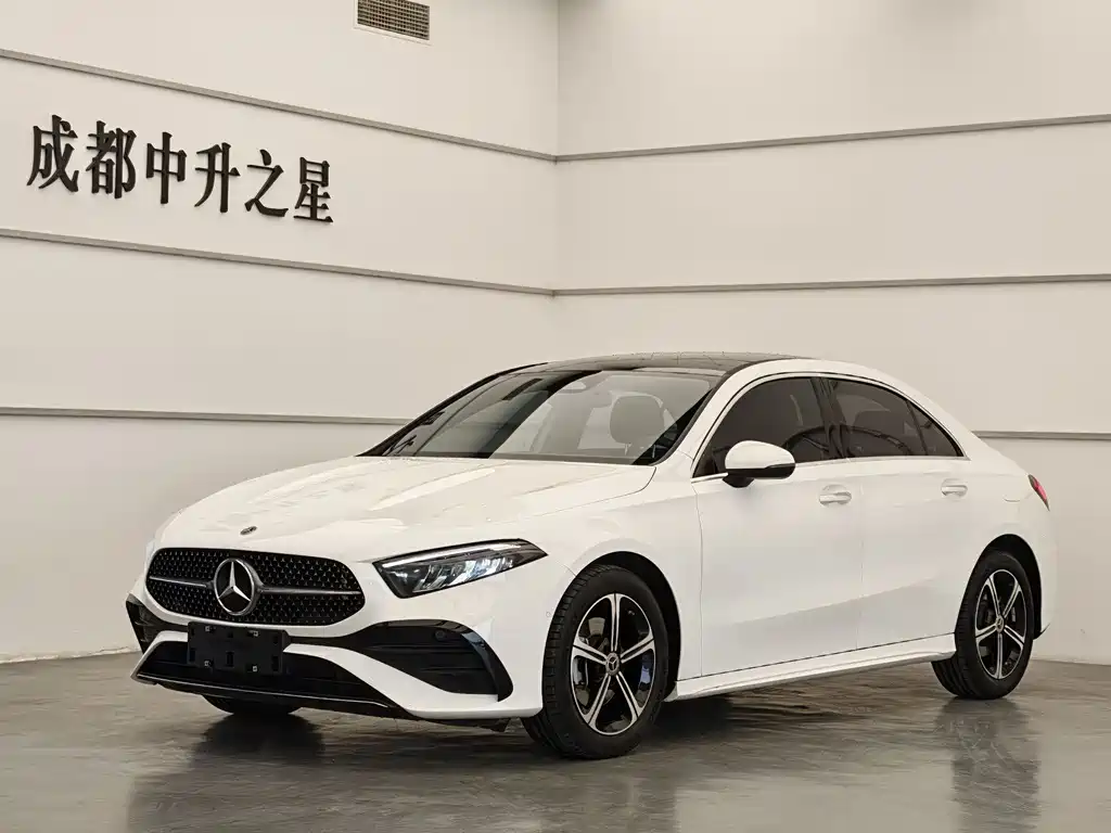 Mercedes-Benz A-Class 2024 — фото 1
