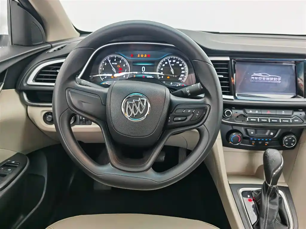 Buick Excelle 2016 — фото 11