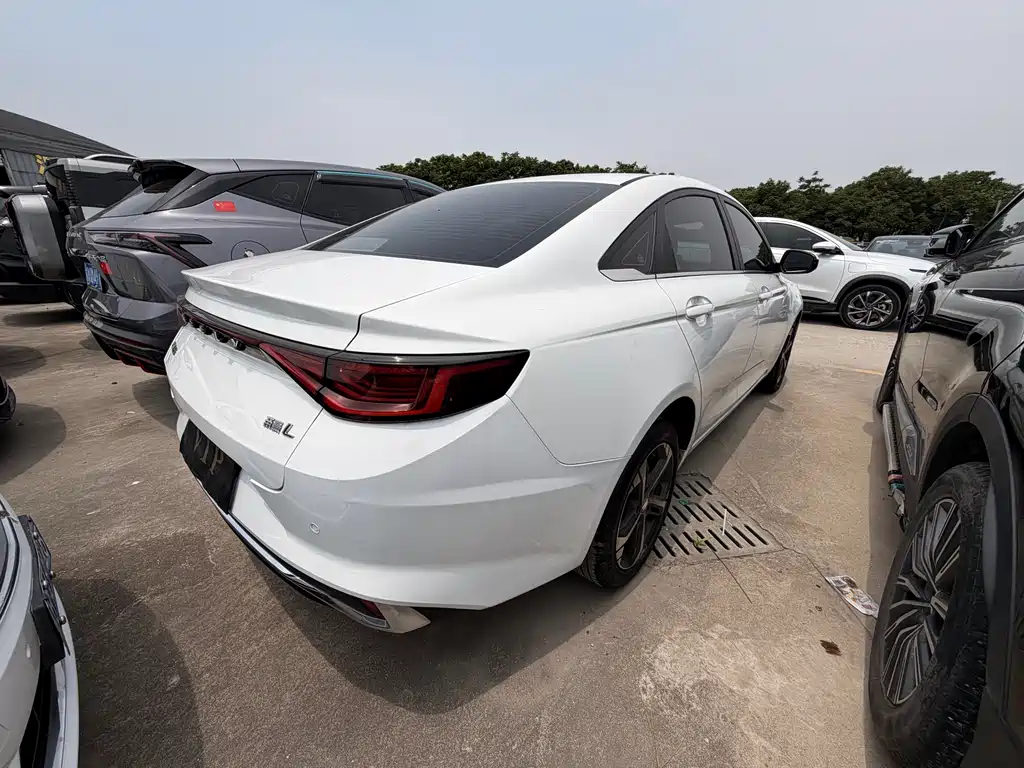 Geely Emgrand L 2022 — фото 10