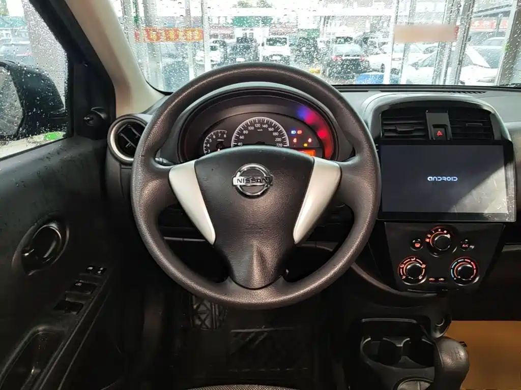 Nissan Sunny 2017 — фото 11
