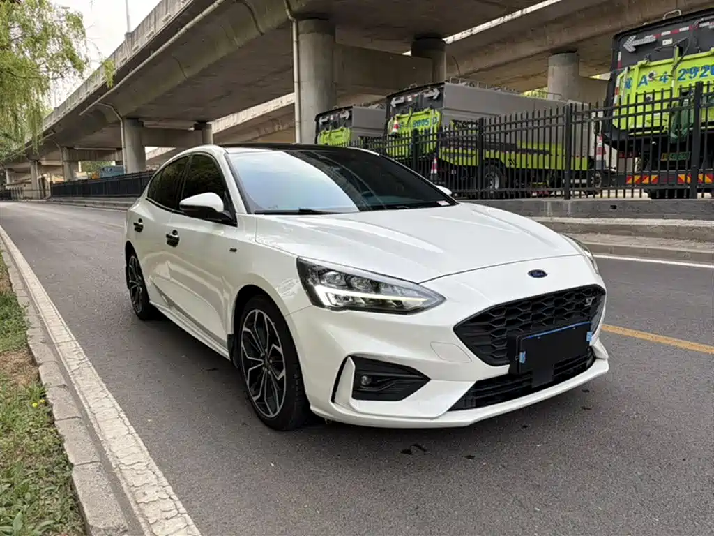 Ford Focus 2021 — фото 10