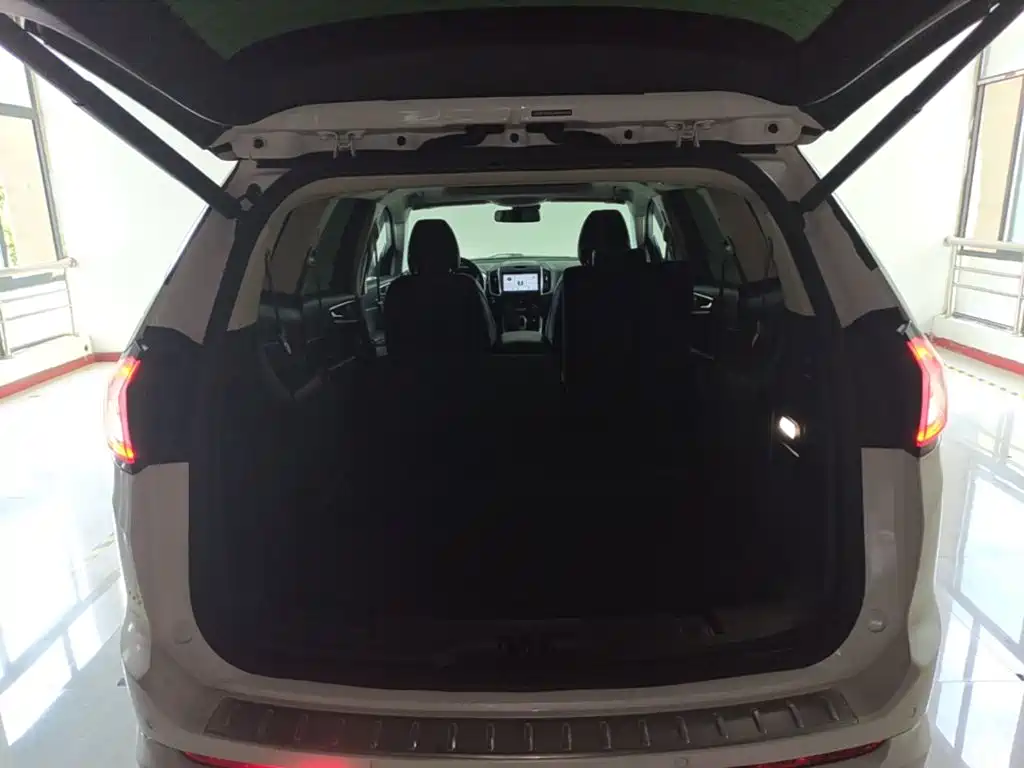 Ford Edge 2018 — фото 19