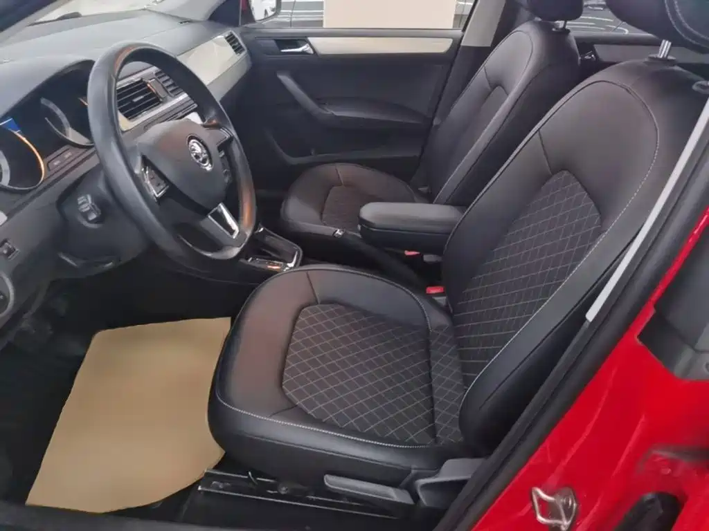 Skoda Rapid Spaceback 2018 — фото 15