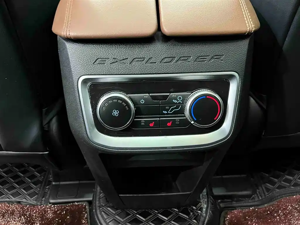 Ford Explorer 2023 — фото 15