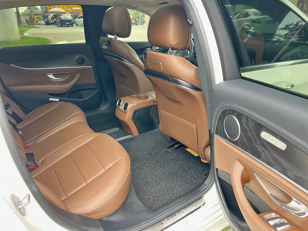 Mercedes-Benz E-Class 2018 — фото 23