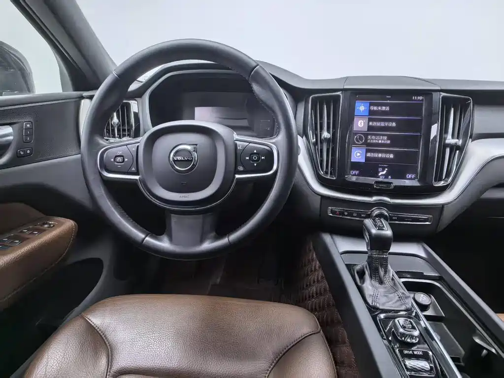 Volvo XC60 2020 — фото 11