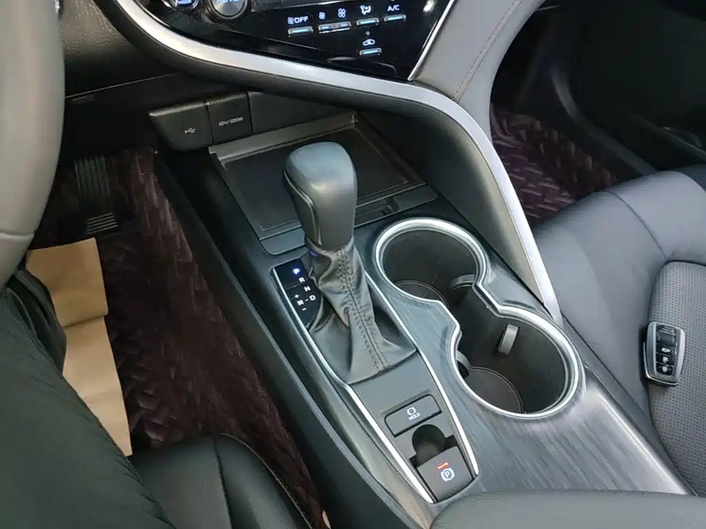 Toyota Camry 2021 — фото 14