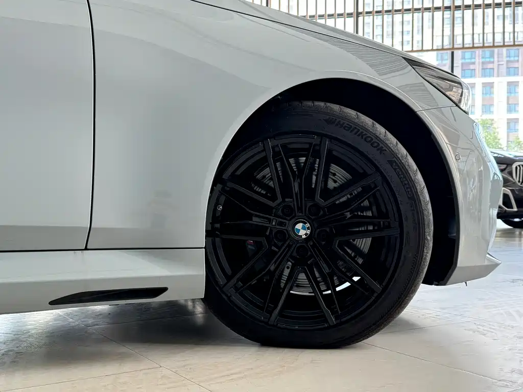 BMW M5 New Energy — фото 3