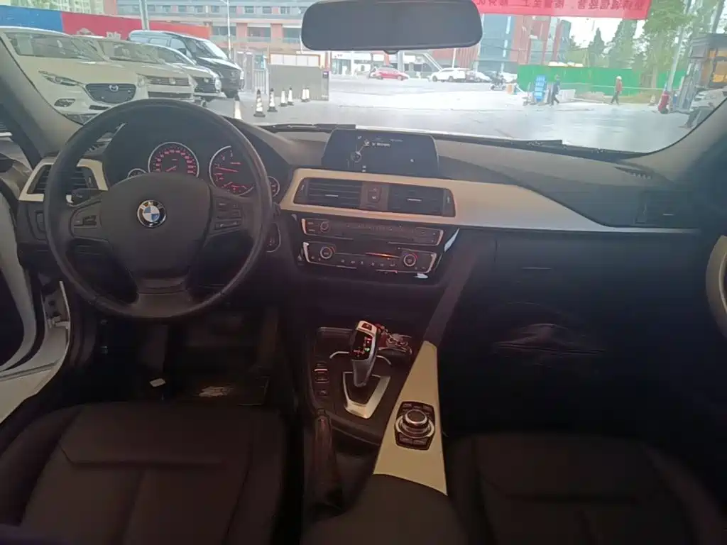 BMW 3 Series 2015 — фото 10