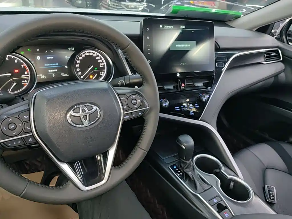 Toyota Camry 2021 — фото 10