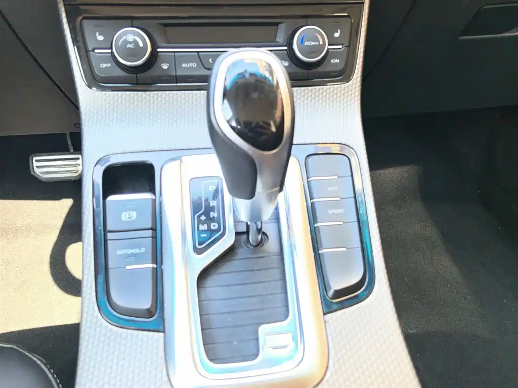 Geely Emgrand GS 2017 — фото 14