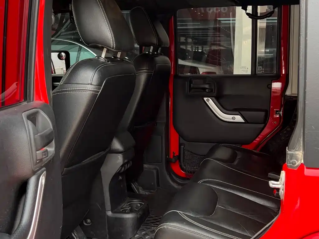 Jeep Wrangler 2015 — фото 10