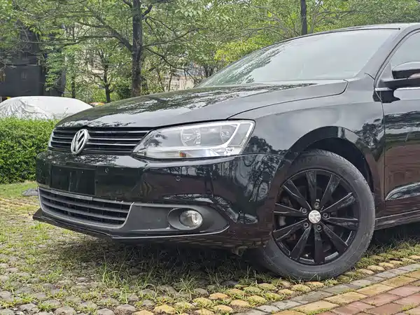 Volkswagen Sagitar 2015