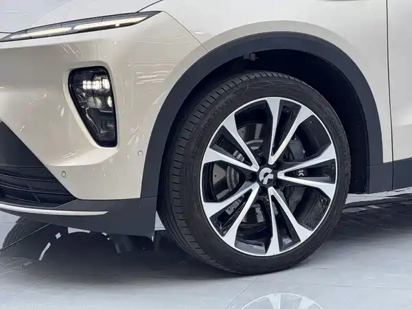 NIO ES8 2023