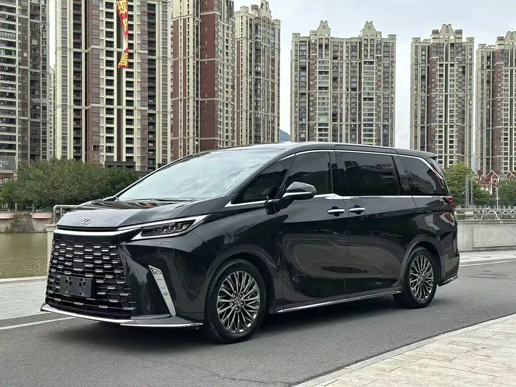 Lexus LM 2023 — фото 1