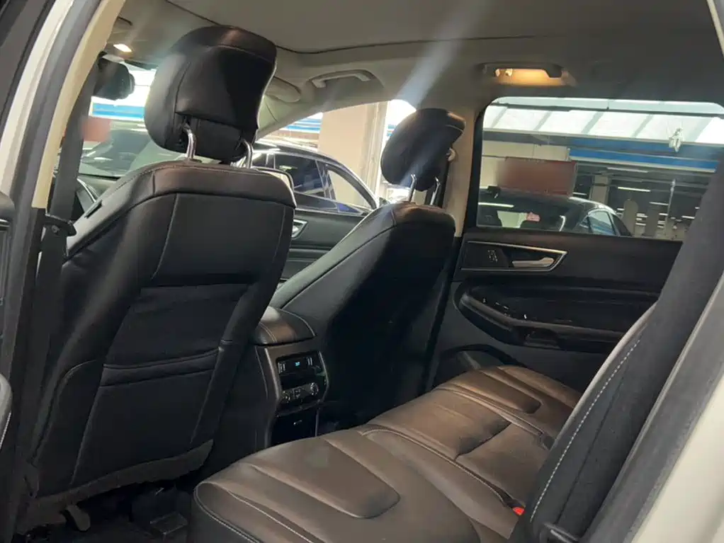 Ford Edge 2015 — фото 19