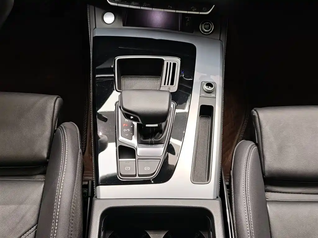 Audi Q5L 2023 — фото 16