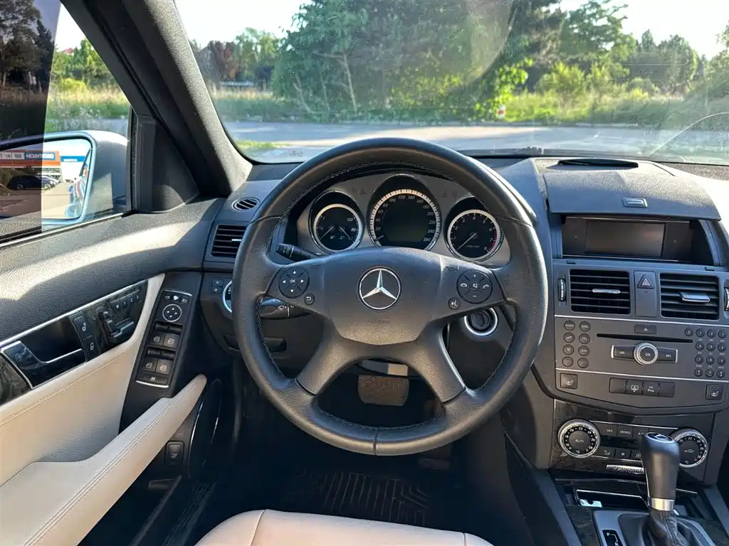 Mercedes-Benz C-Class 2011 — фото 20