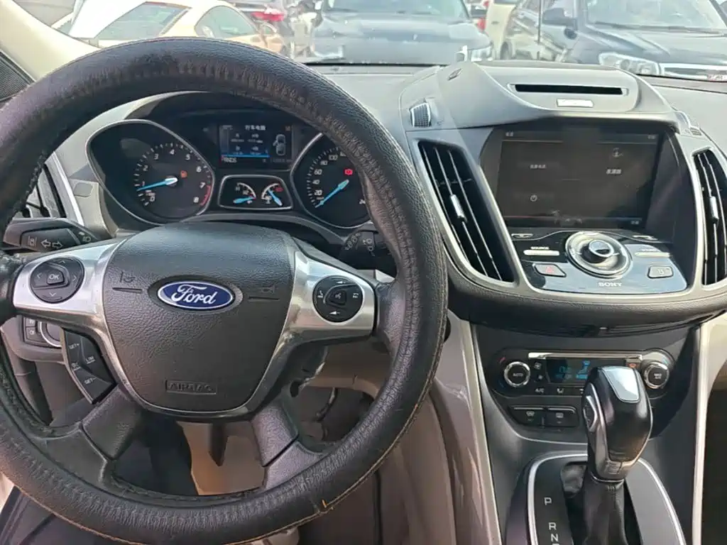 Ford Kuga 2014 — фото 10