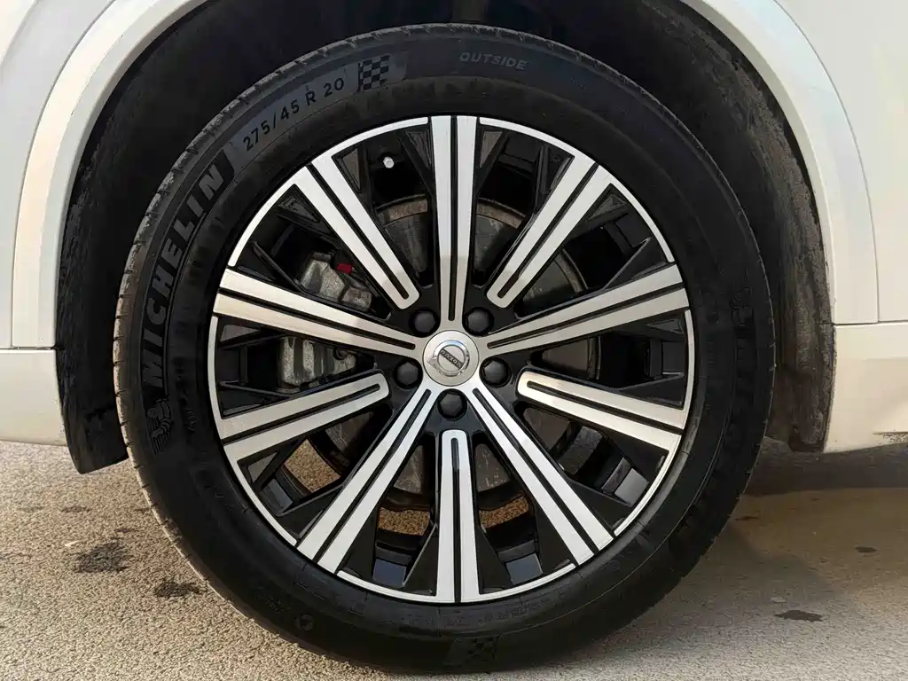 Volvo XC90 2020 — фото 12
