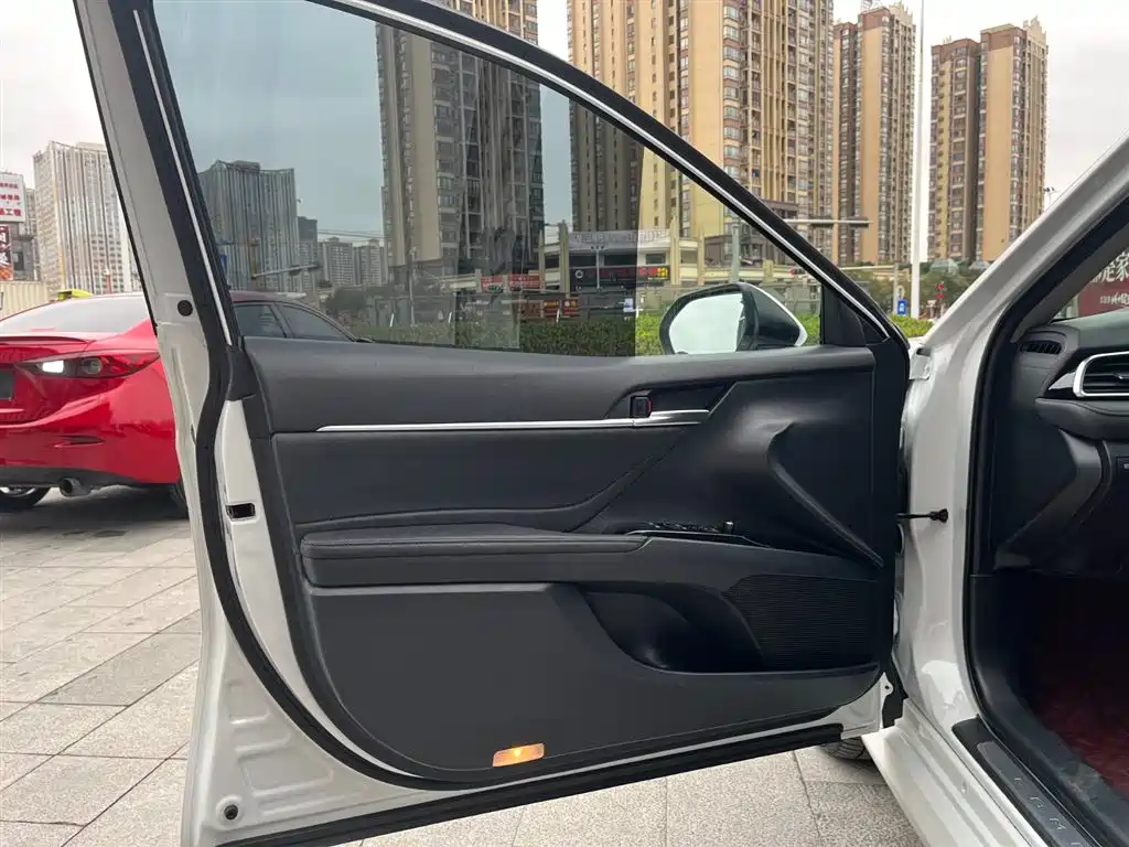 Toyota Camry 2020 — фото 11