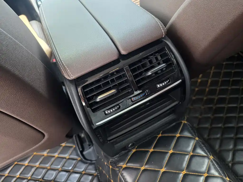 BMW 5 Series 2020 — фото 13