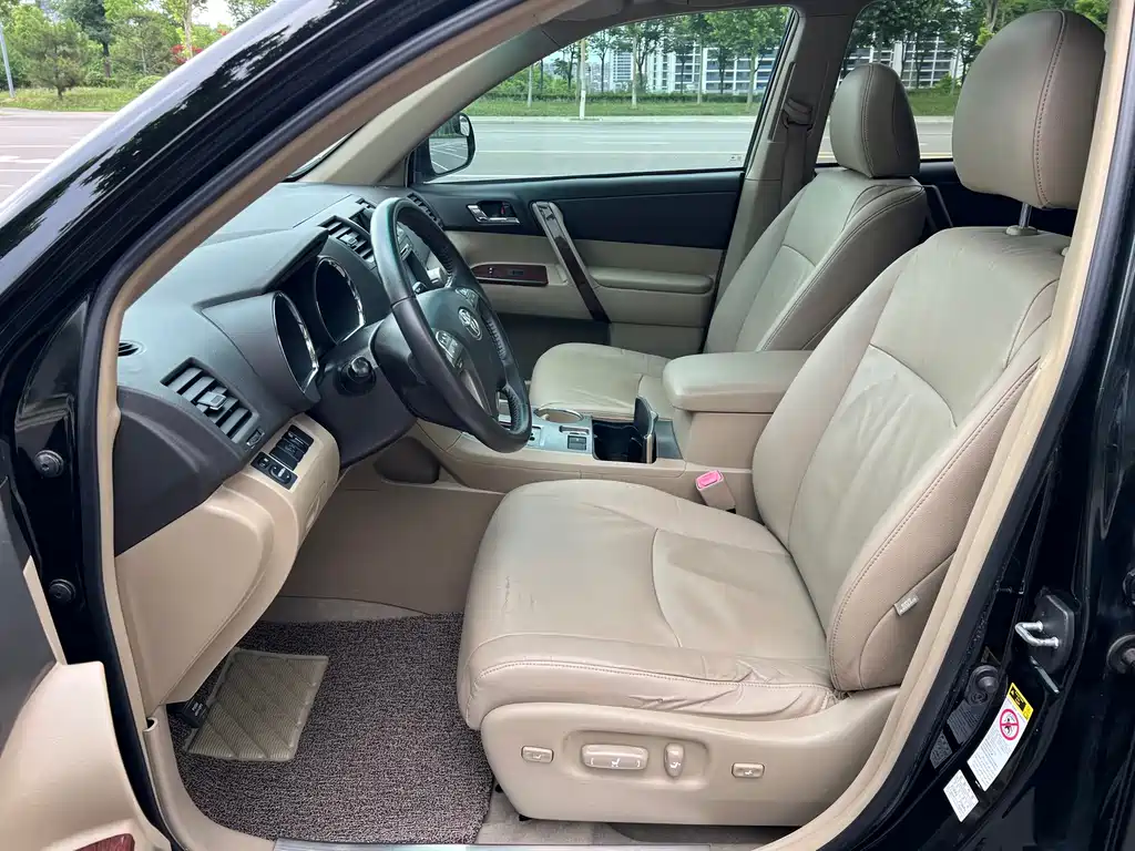 Toyota Highlander 2012 — фото 10