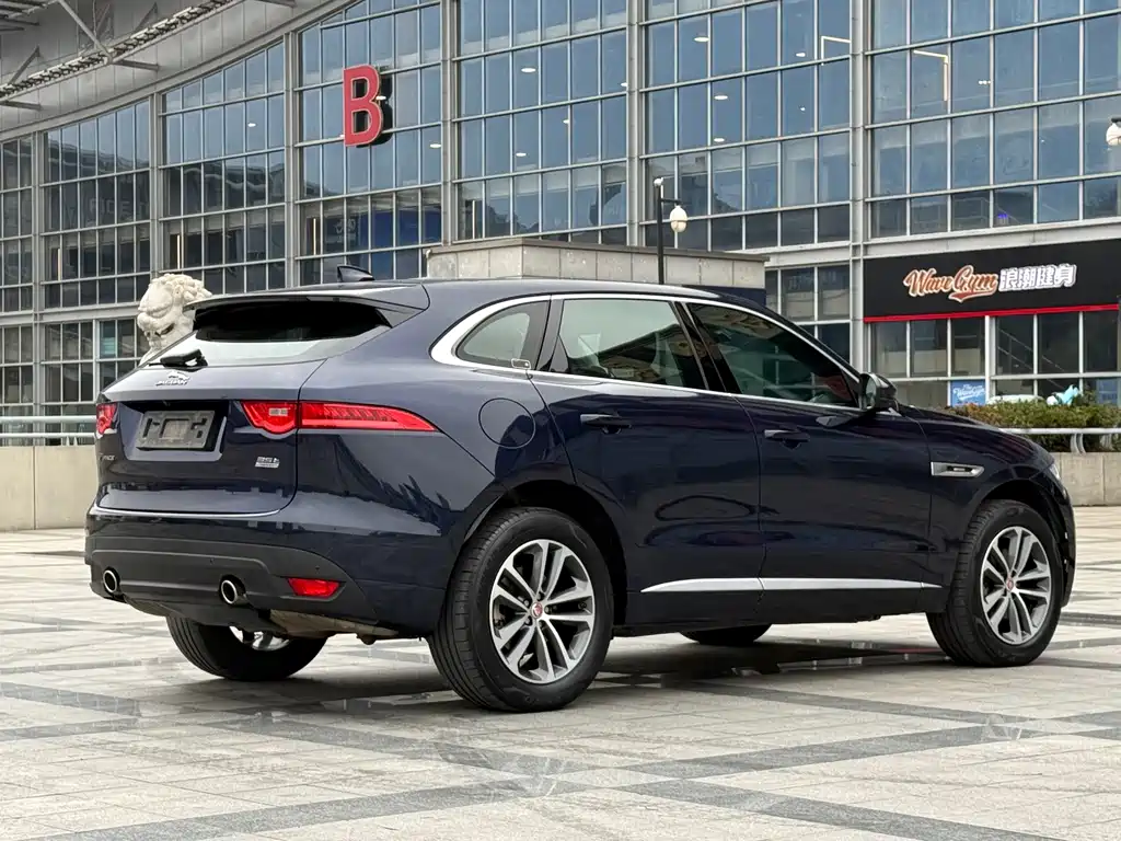 Jaguar F-PACE 2017 — фото 21