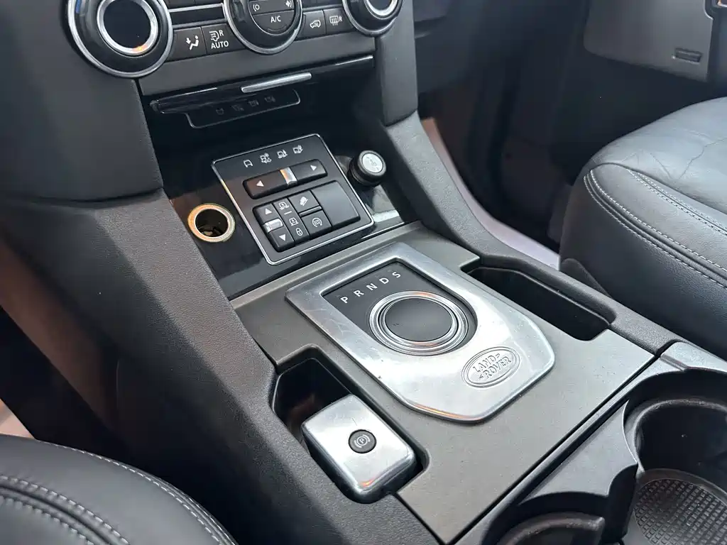 Land Rover Discovery 2014 — фото 16