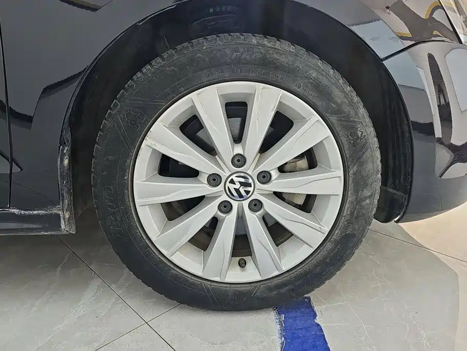 Volkswagen Sagitar 2015