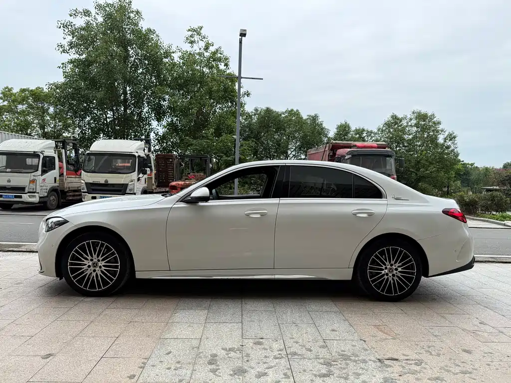 Mercedes-Benz C-Class 2024