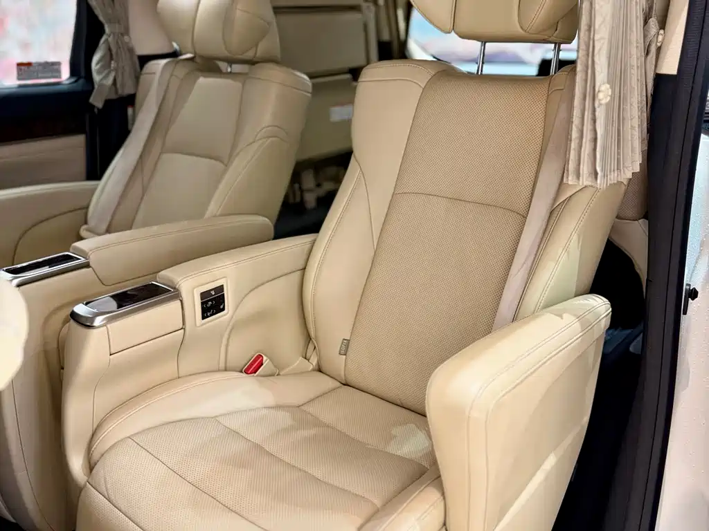 Toyota Alphard 2018 — фото 11