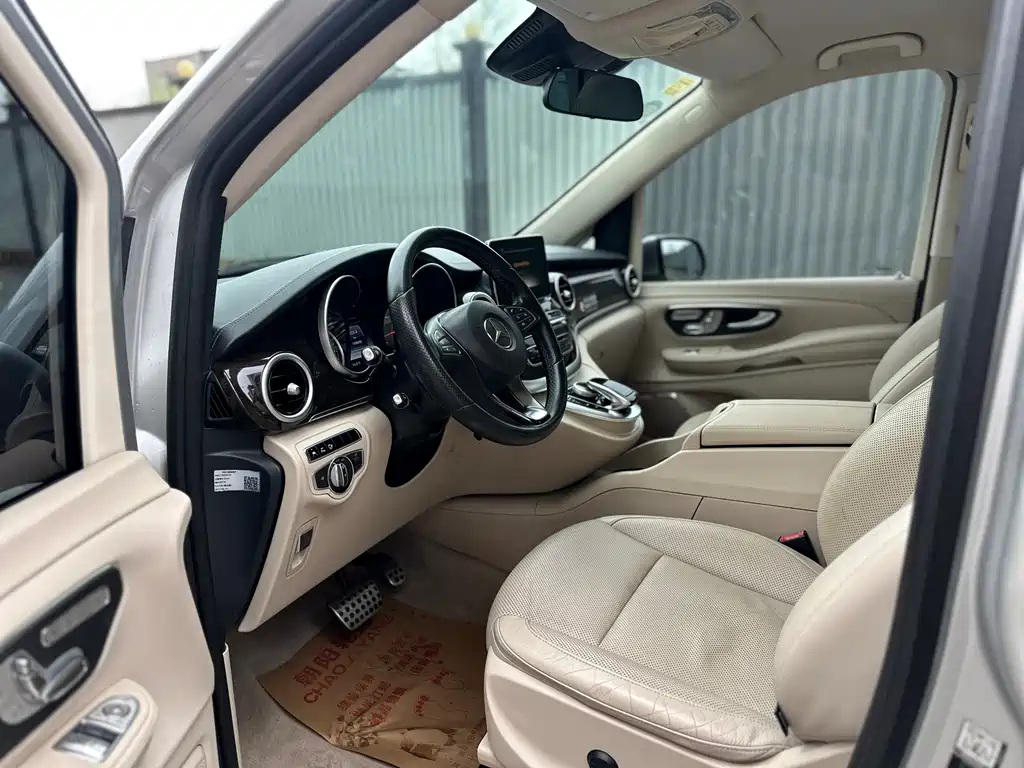Mercedes-Benz V-Class 2017 — фото 11
