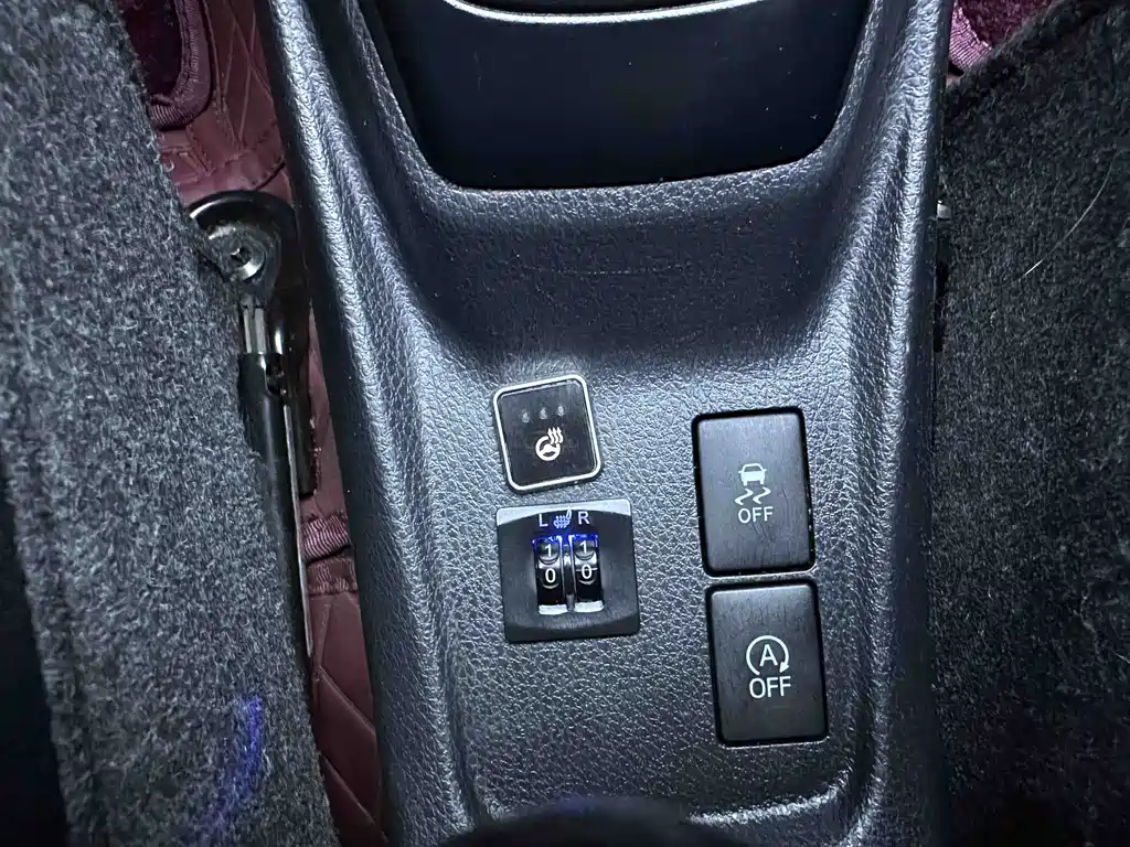 Toyota Yaris L 2022 — фото 15