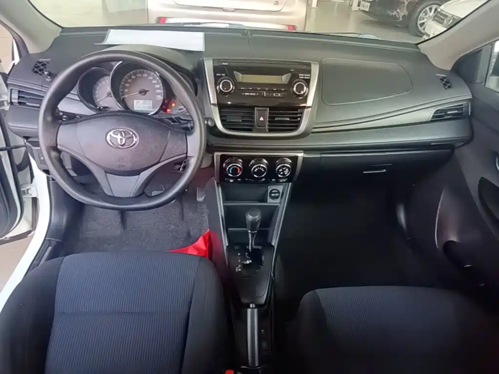 Toyota Yaris L 2018 — фото 10